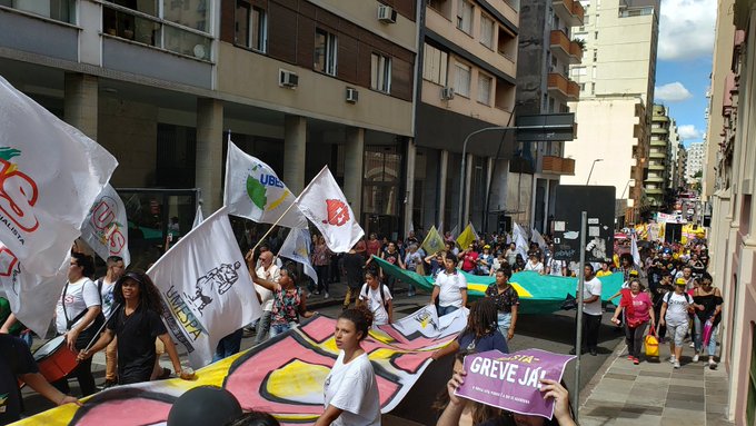 Manifestações em Porto Alegre