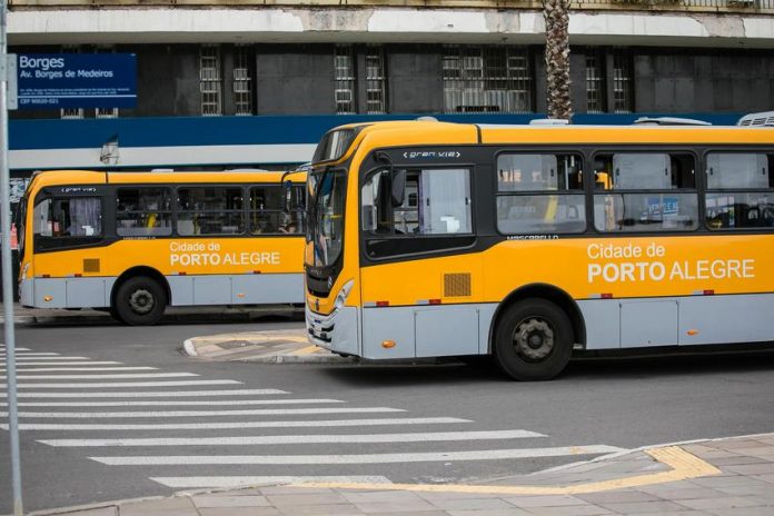 Ônibus Amarelo Porto