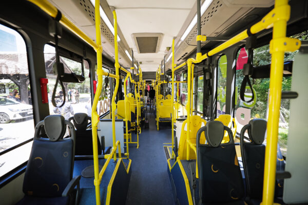 Ônibus elétrico dentro