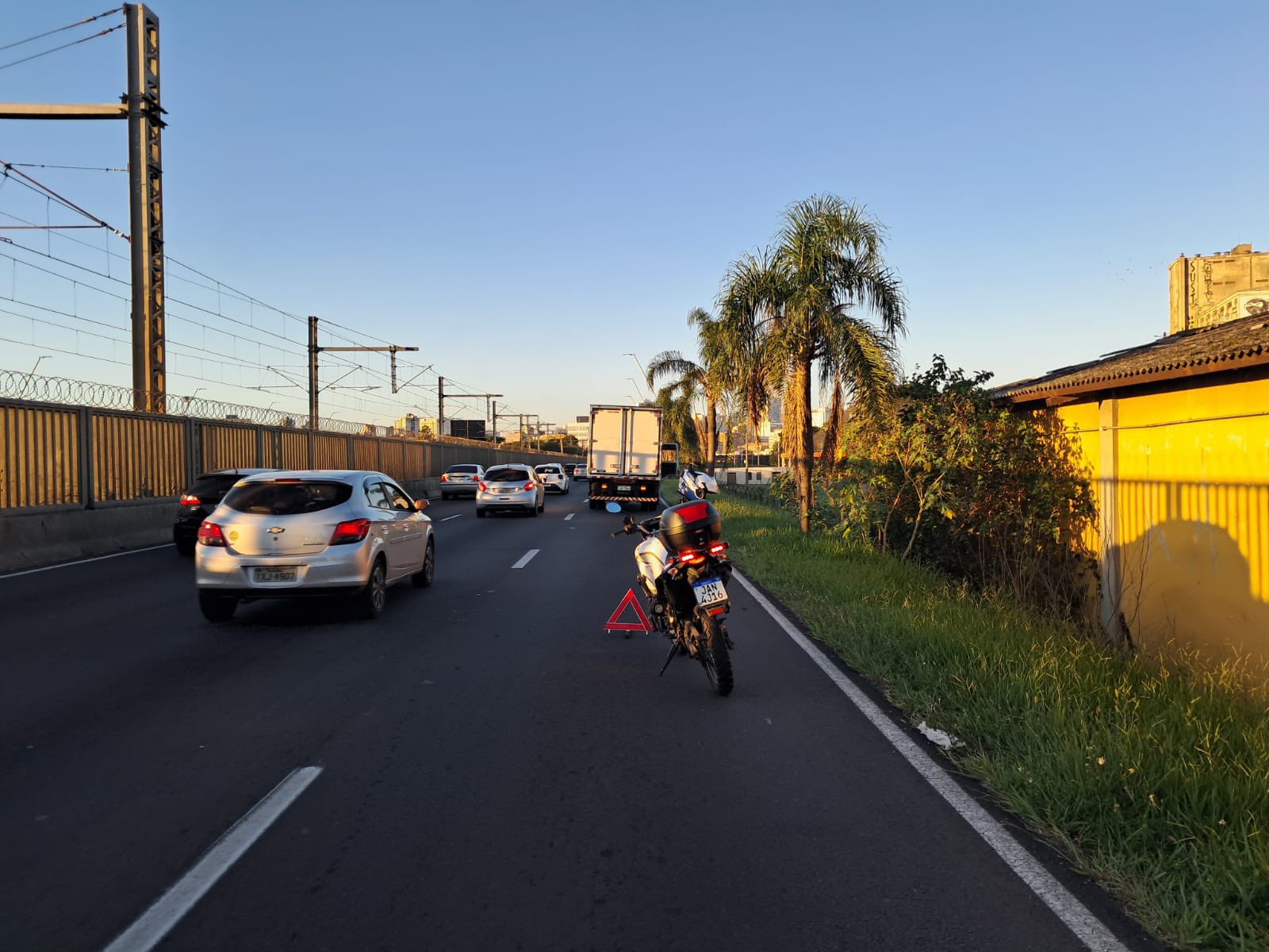 caminhão em falha mecânica Avenida Castelo Branco