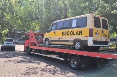 EPTC flagra veículo realizando transporte escolar irregular na Zona Sul