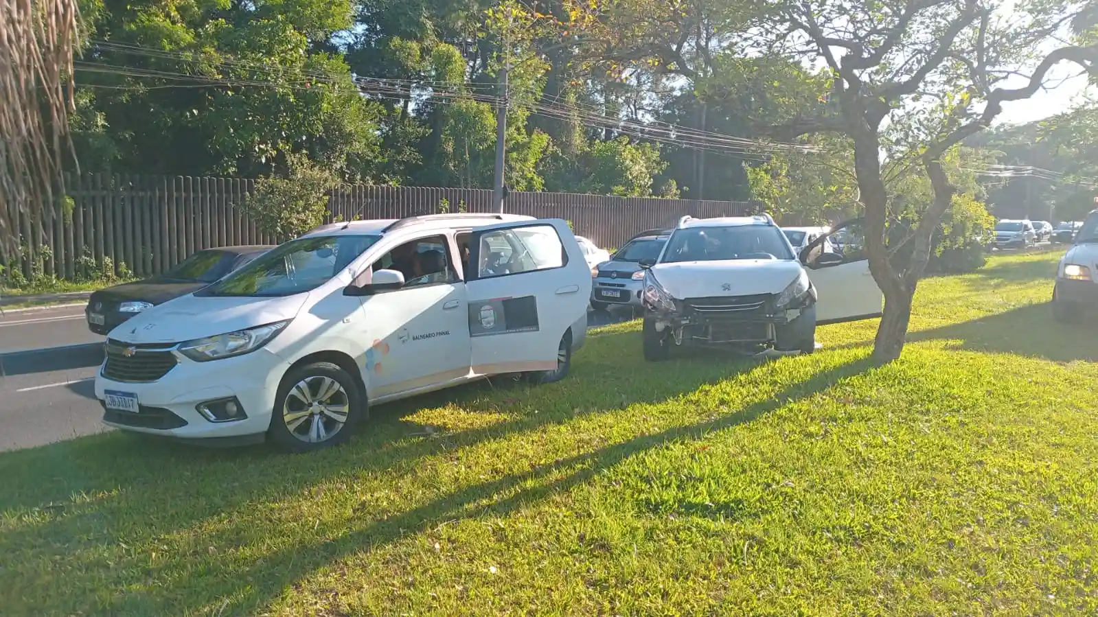 Colisão entre dois carros na altura do número 9.500 da Avenida Bento Gonçalves
